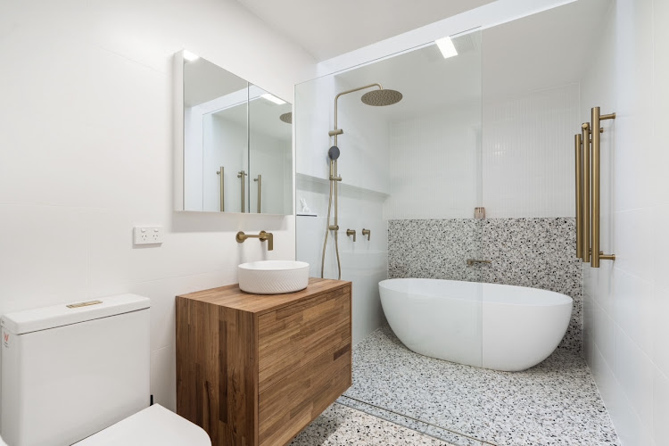 2020 Wall and floor tiling in Orange